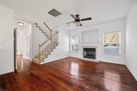 Living - 4 Parliament Ct, Hampton, VA 23669 photo 2 of 3