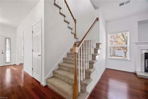 Entry Way - 4 Parliament Ct, Hampton, VA 23669 photo 2 of 3