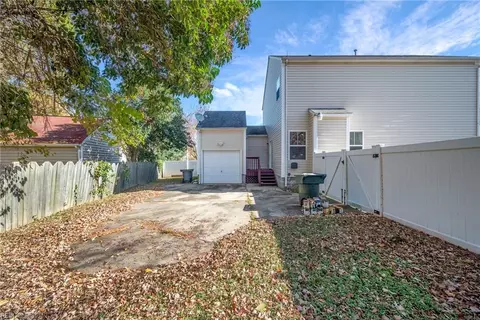 Exterior - 4 Parliament Ct, Hampton, VA 23669 photo 1 of 2