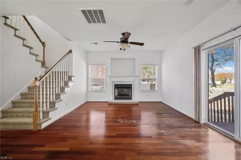 Living - 4 Parliament Ct, Hampton, VA 23669 photo 3 of 3