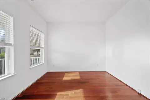 Living - 4 Parliament Ct, Hampton, VA 23669 photo 1 of 3