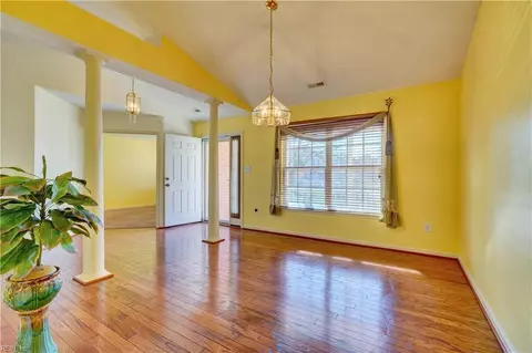 6 Troy Cir, Hampton, VA 23666 photo 8