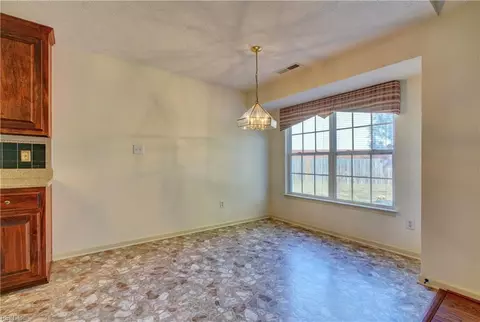 6 Troy Cir, Hampton, VA 23666 photo 16