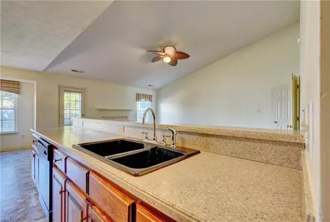 6 Troy Cir, Hampton, VA 23666 photo 21