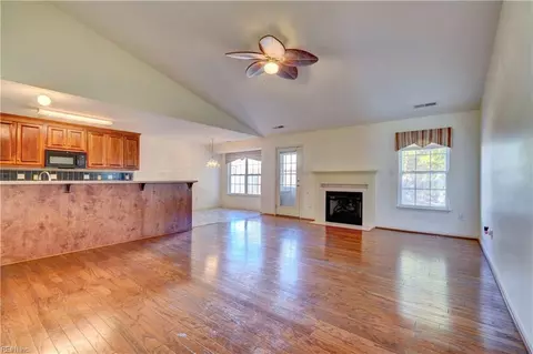 6 Troy Cir, Hampton, VA 23666 photo 12