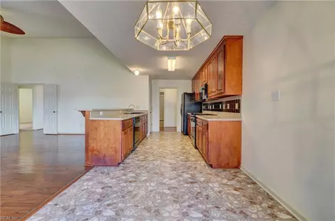 6 Troy Cir, Hampton, VA 23666 photo 17