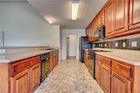 6 Troy Cir, Hampton, VA 23666 photo 18