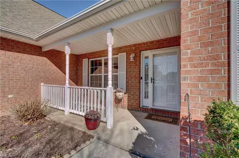 6 Troy Cir, Hampton, VA 23666 photo 4