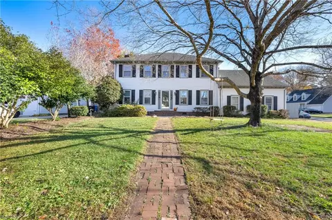525 Hatteras Cres, Chesapeake, VA 23322