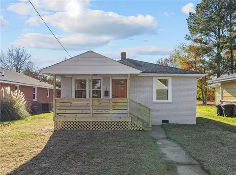 14 Harris Rd, Portsmouth, VA 23702
