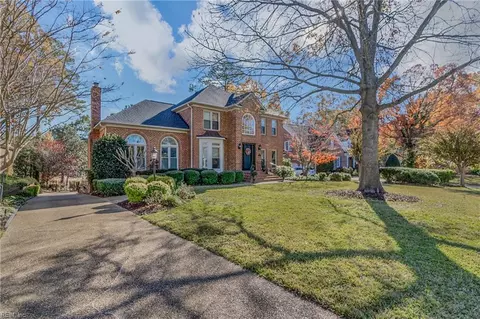 210 James Landing Cir, Smithfield, VA 23430