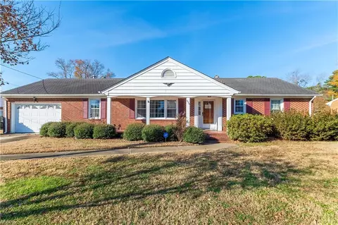 2728 Meadow Dr W, Chesapeake, VA 23321