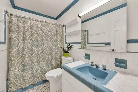 Bath - 465 Whealton Rd, Hampton, VA 23666 photo 1 of 5