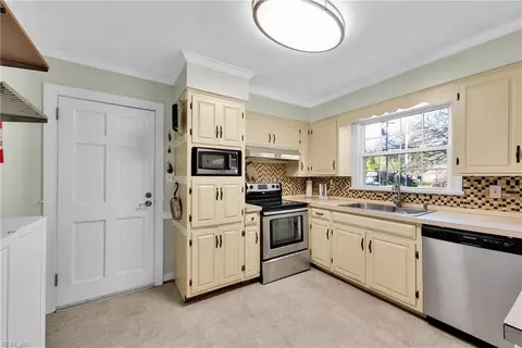 Kitchen - 465 Whealton Rd, Hampton, VA 23666 photo 2 of 5