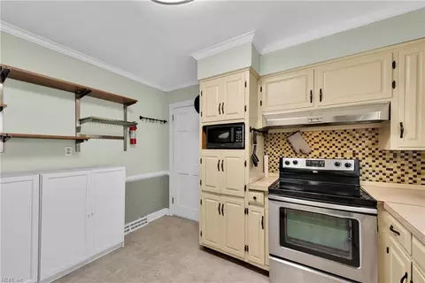 Kitchen - 465 Whealton Rd, Hampton, VA 23666 photo 3 of 5