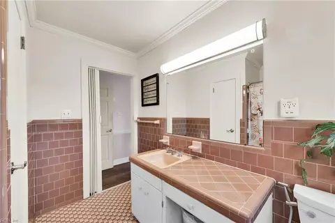 Bath - 465 Whealton Rd, Hampton, VA 23666 photo 3 of 5