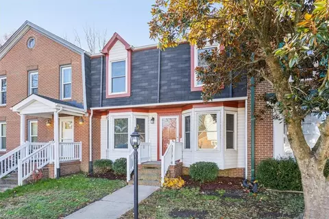 3 W Wainwright Dr, Poquoson, VA 23662