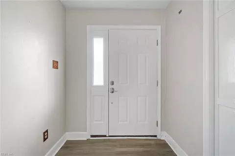 Entry Way - 4 Riverview Ct, Suffolk, VA 23434 photo 1 of 4