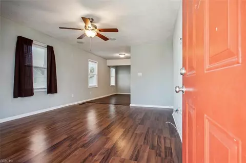 2 Brentwood Dr, Hampton, VA 23669 photo 4