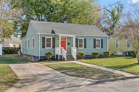 2 Brentwood Dr, Hampton, VA 23669 photo 2