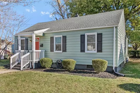 2 Brentwood Dr, Hampton, VA 23669 photo 3