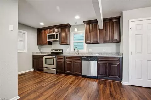 2 Brentwood Dr, Hampton, VA 23669 photo 12