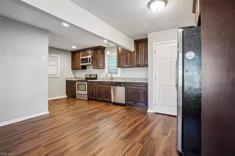 2 Brentwood Dr, Hampton, VA 23669 photo 11