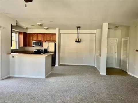 912 Southmoor Dr #305, Virginia Beach, VA 23455