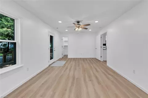 Living - 71 Beach Rd, Hampton, VA 23664 photo 4 of 4