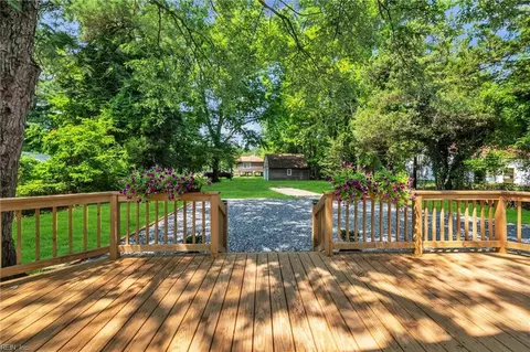Exterior - 71 Beach Rd, Hampton, VA 23664 photo 4 of 6