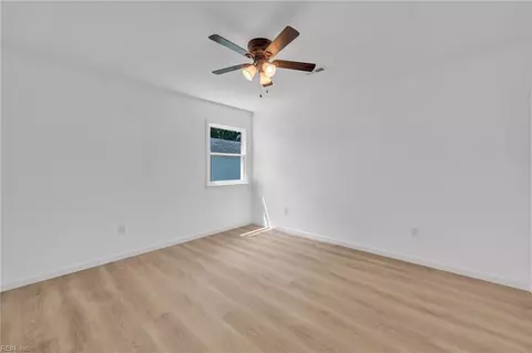 Bedroom - 71 Beach Rd, Hampton, VA 23664 photo 1 of 2