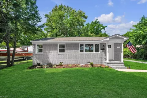 Exterior - 71 Beach Rd, Hampton, VA 23664 photo 3 of 6