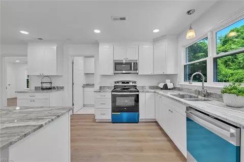 Kitchen - 71 Beach Rd, Hampton, VA 23664 photo 3 of 4