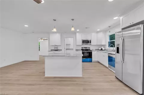Kitchen - 71 Beach Rd, Hampton, VA 23664 photo 2 of 4