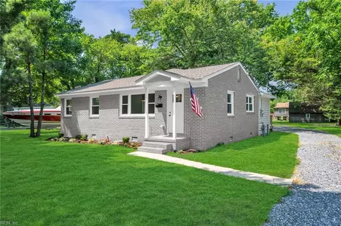 Exterior - 71 Beach Rd, Hampton, VA 23664 photo 2 of 6