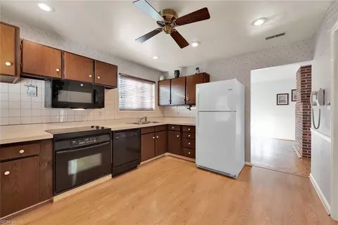 1 Denver Cir, Hampton, VA 23666 photo 11