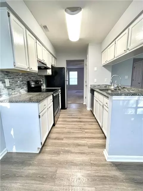 16 Saxony Pl, Hampton, VA 23669 photo 6