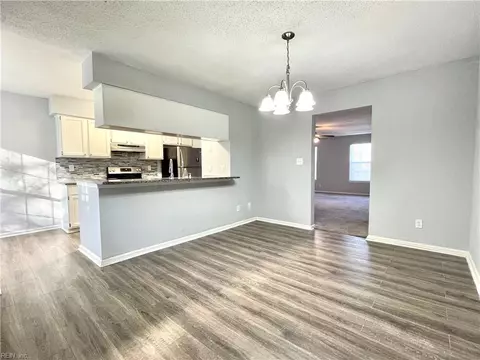 16 Saxony Pl, Hampton, VA 23669 photo 5