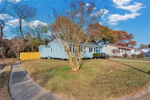 1315 Saxton Dr, Hampton, VA 23669 photo 2