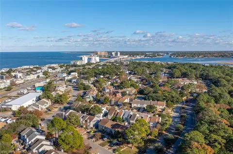 2106 Whispering Sands Ln, Virginia Beach, VA 23455