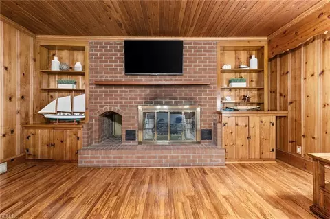 Living - 1003 Delaware Ave, Suffolk, VA 23434 photo 6 of 7