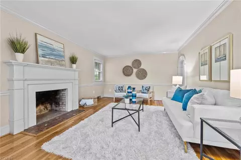 Living - 1003 Delaware Ave, Suffolk, VA 23434 photo 2 of 7