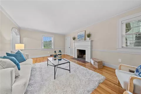 Living - 1003 Delaware Ave, Suffolk, VA 23434 photo 3 of 7