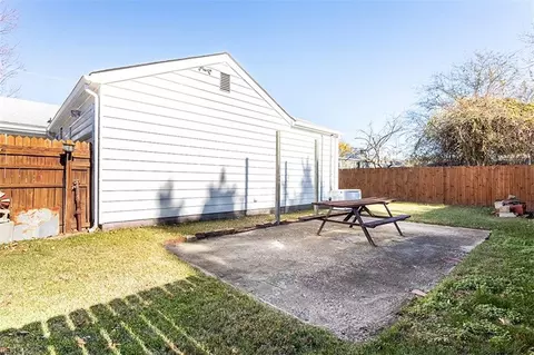 Exterior - 2100 E Pembroke Ave, Hampton, VA 23664 photo 5 of 8
