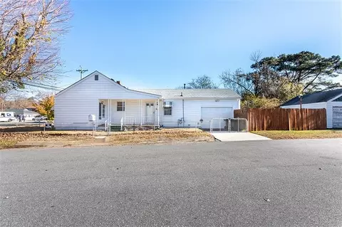 Exterior - 2100 E Pembroke Ave, Hampton, VA 23664 photo 3 of 8