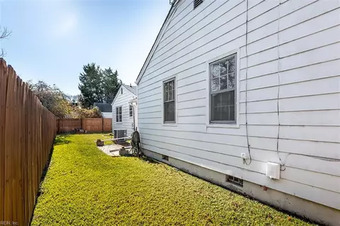 Exterior - 2100 E Pembroke Ave, Hampton, VA 23664 photo 8 of 8