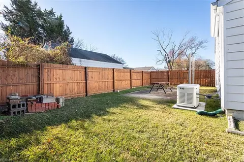 Exterior - 2100 E Pembroke Ave, Hampton, VA 23664 photo 7 of 8