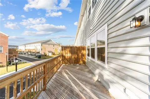 Exterior - 307 Freeman Dr, Hampton, VA 23666 photo 4 of 7