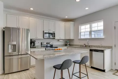 2416 Trafton Pl, Chesapeake, VA 23320