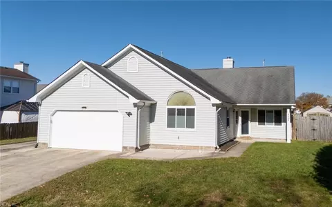 3052 Winterberry Ln, Virginia Beach, VA 23453